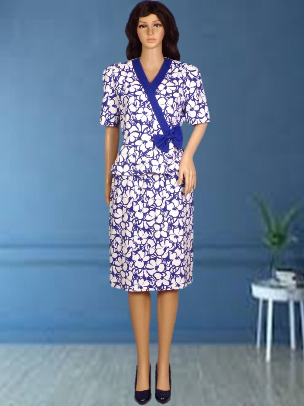 LESLIE FAY DRESSES PETITE size 10 blue/white floral 2-piece set jacket/skirt